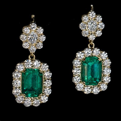 Vintage Emerald Jewellery .
